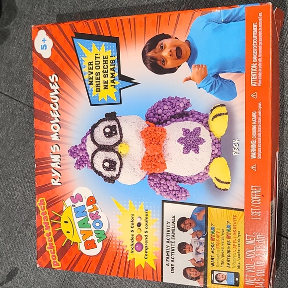 BRAND NEW! RYAN'S WORLD MOLECULES PECK Penguin - Picture 1 of 2